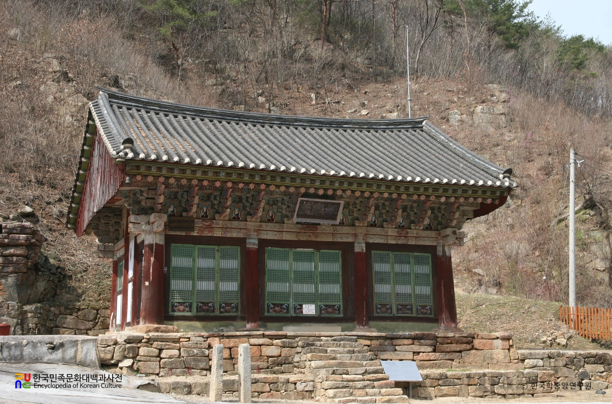 제천 신륵사 극락전 정측면