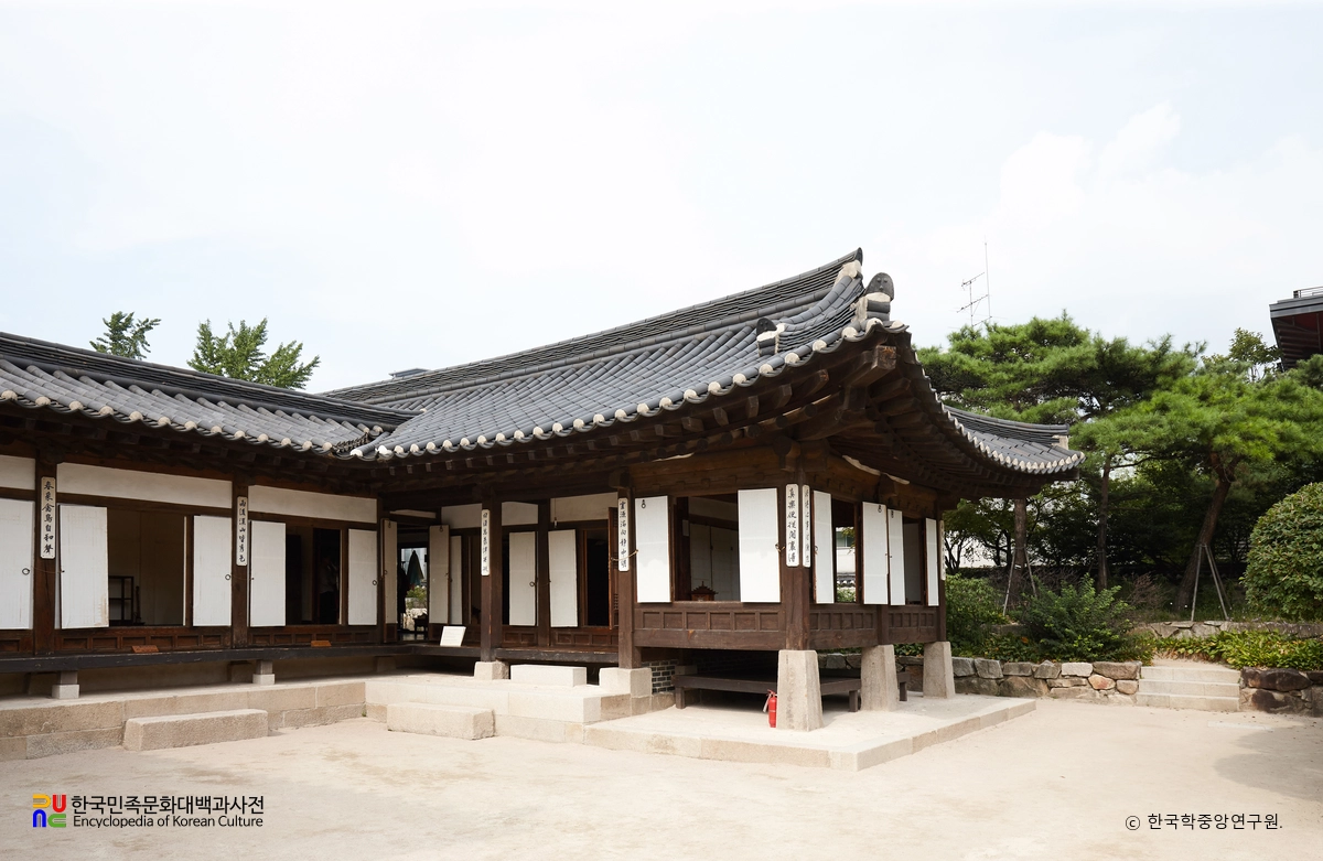 서울 제기동 해풍부원군 윤택영 재실 사랑채 정측면