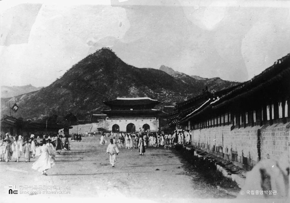 경복궁 광화문 앞 육조 거리