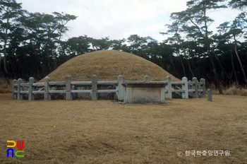 일본 신라선신당 시라기사부로요시미츠 묘