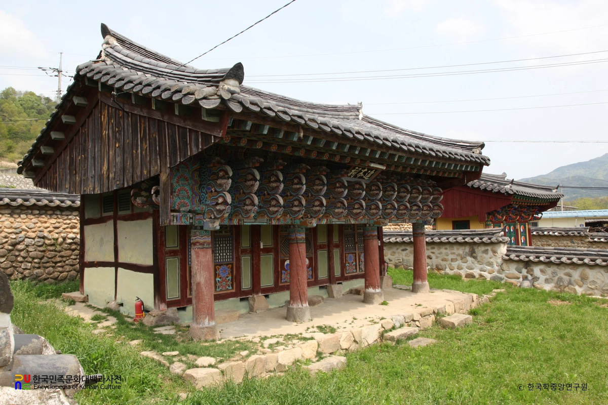 합천 추본사 좌측면