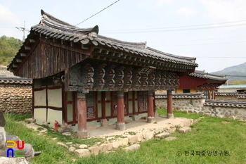 합천 추본사 좌측면