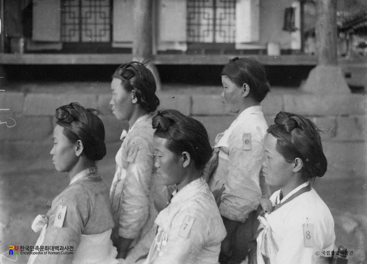 강원도 이천군 여인들의 머리 모양