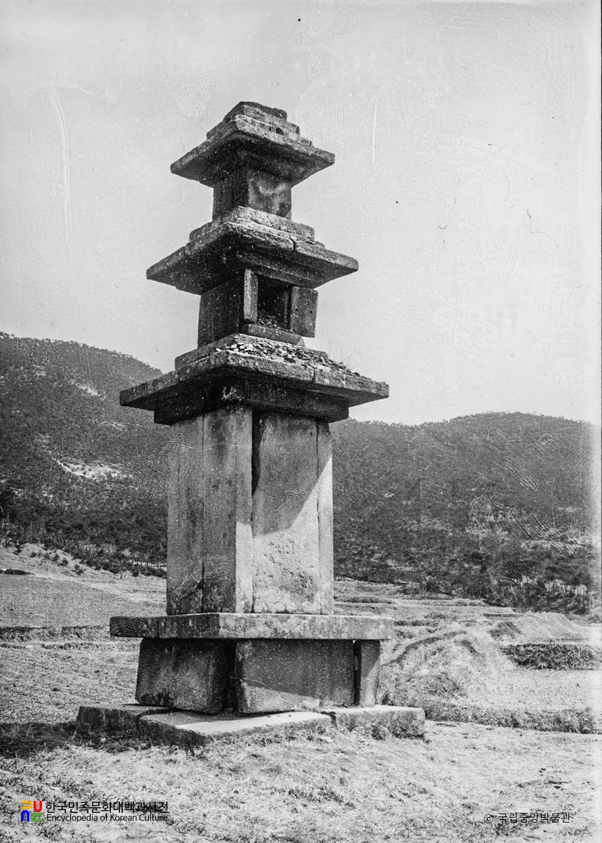 정읍 은선리 삼층석탑 정측면