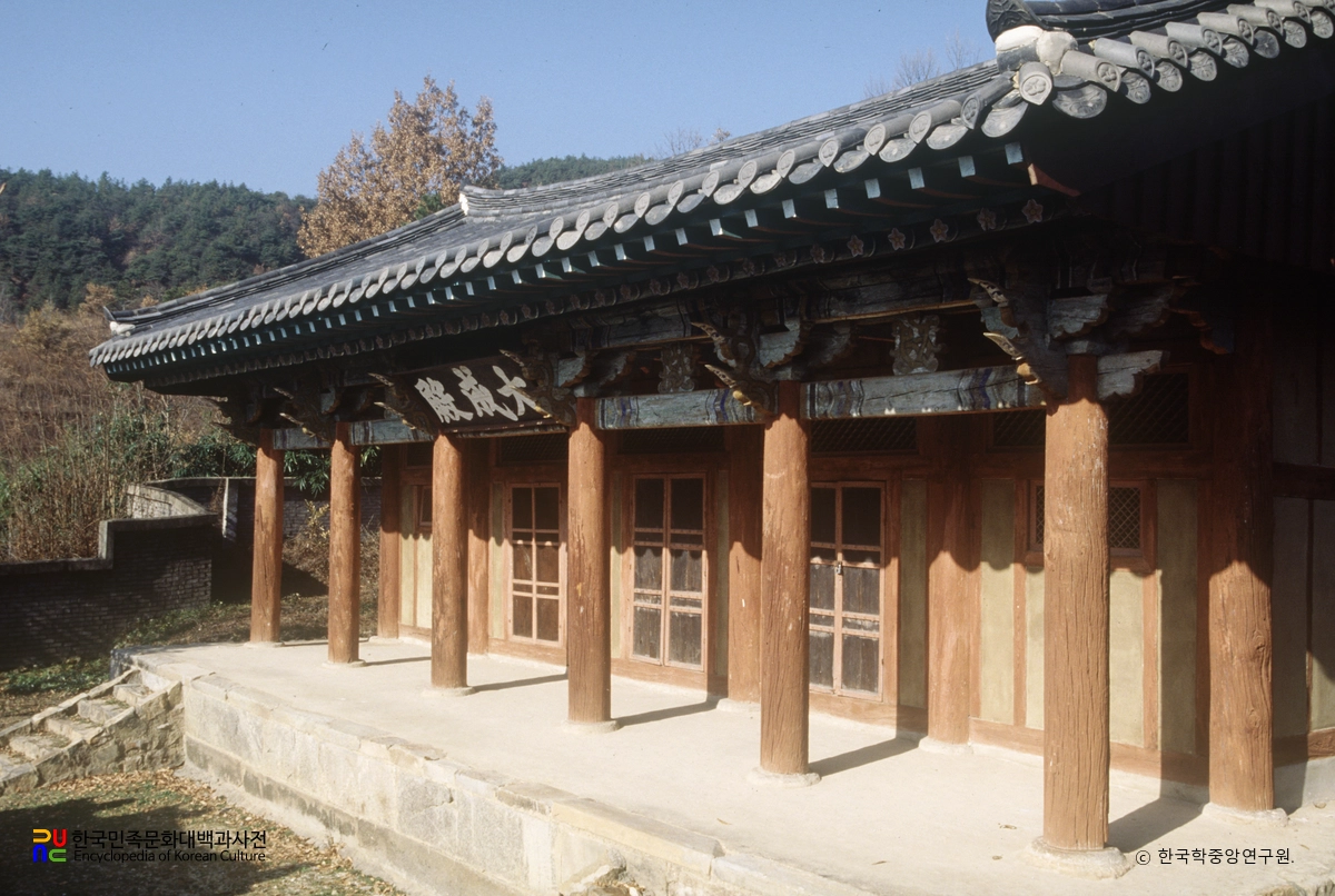 구미 선산향교 대성전 정측면
