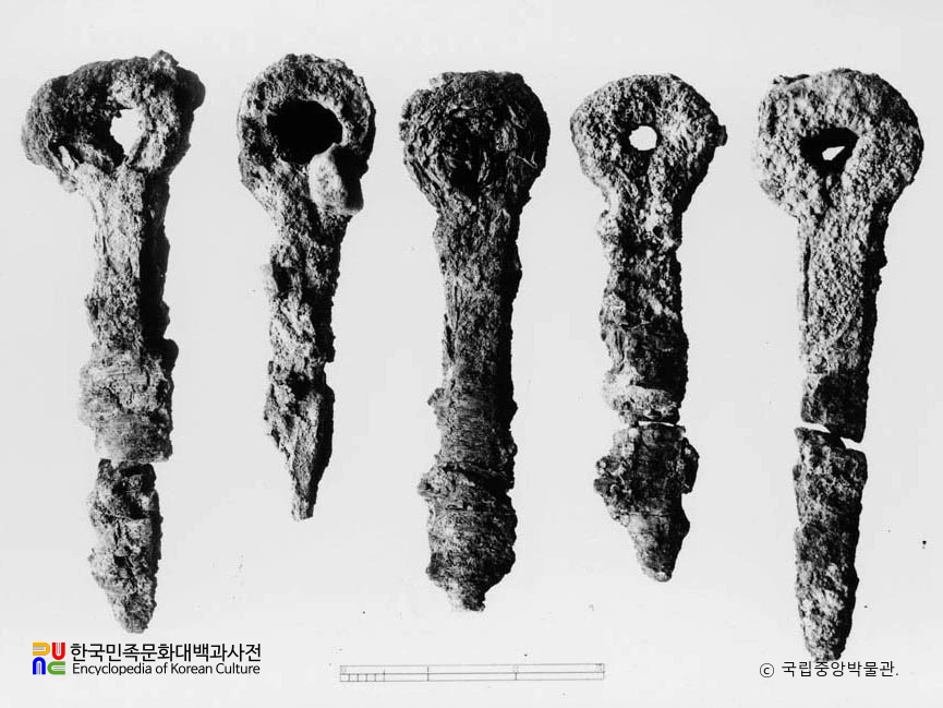 경북 경주 금령총 출토 철정