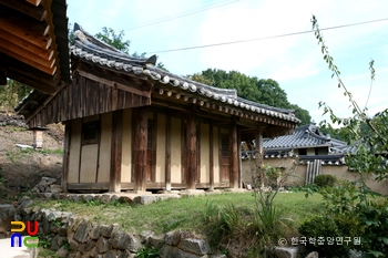 봉화 경암헌 고택 중 사당 정측면