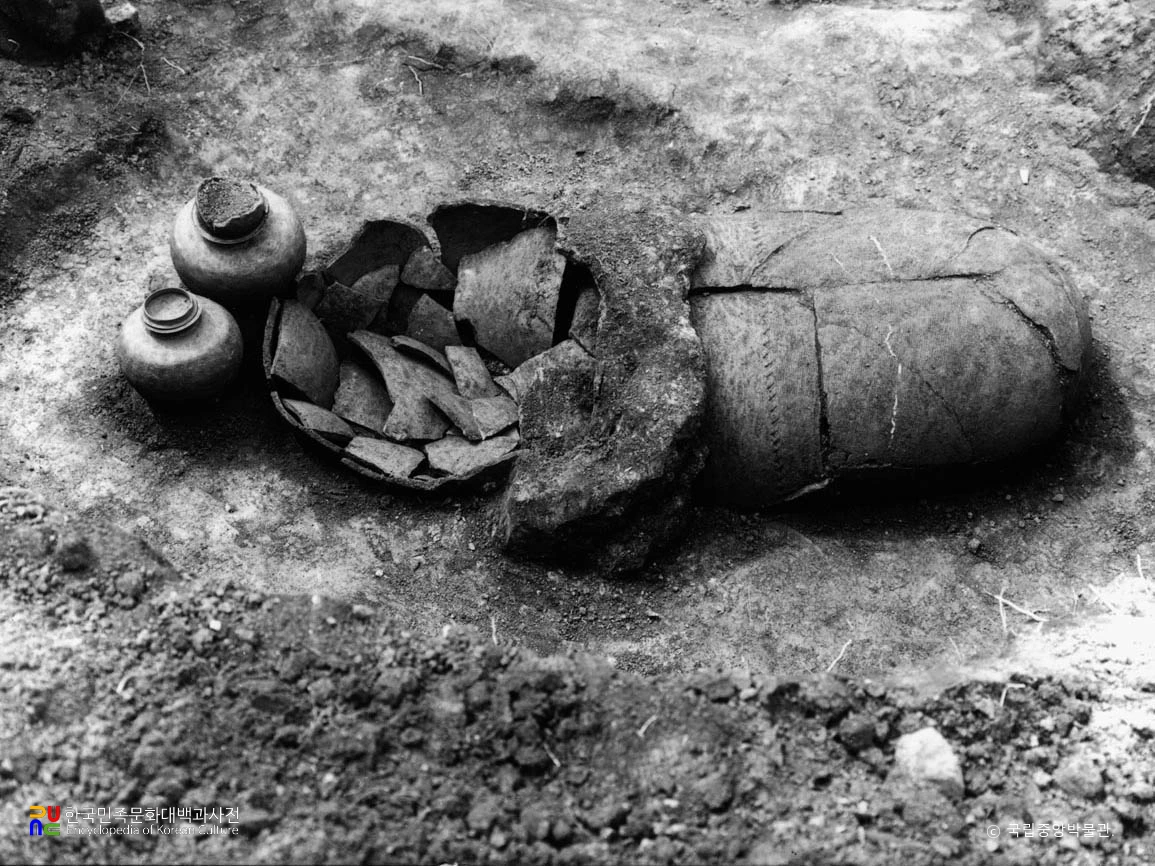 나주 반남 고분군 중 신촌리 6호분 술옹관 노출