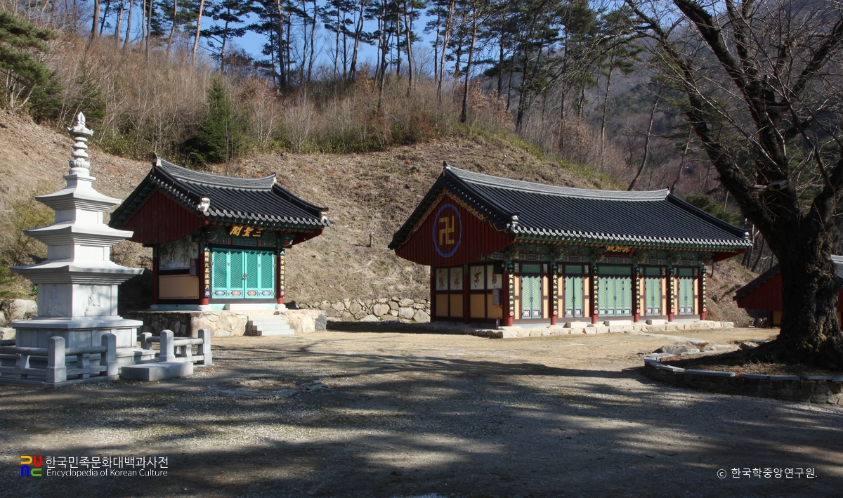 함양 용추사 중 명부전과 삼성각 일곽