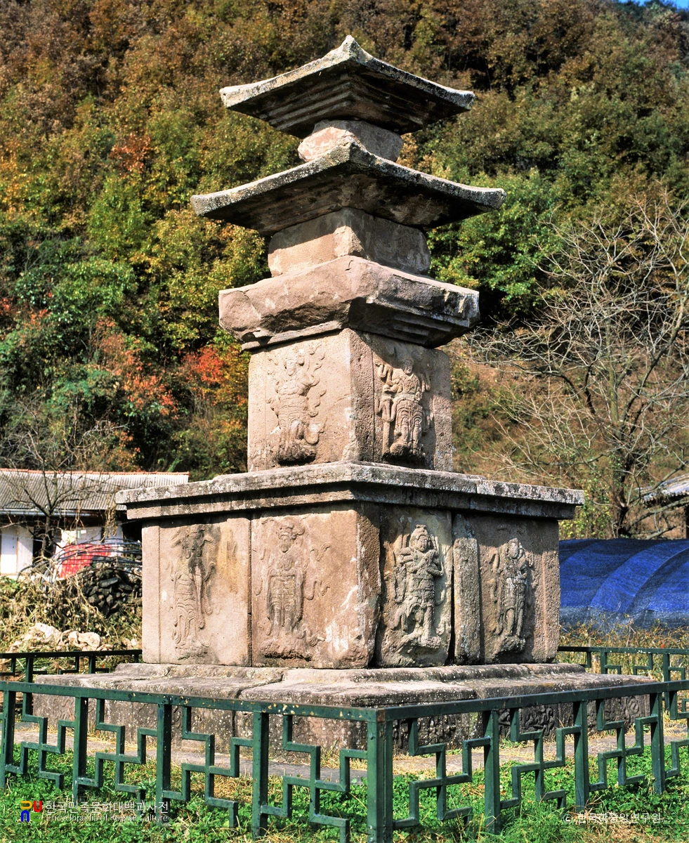 영양 화천리 삼층석탑 정측면