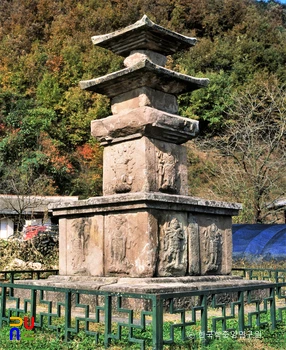 영양 화천리 삼층석탑 정측면