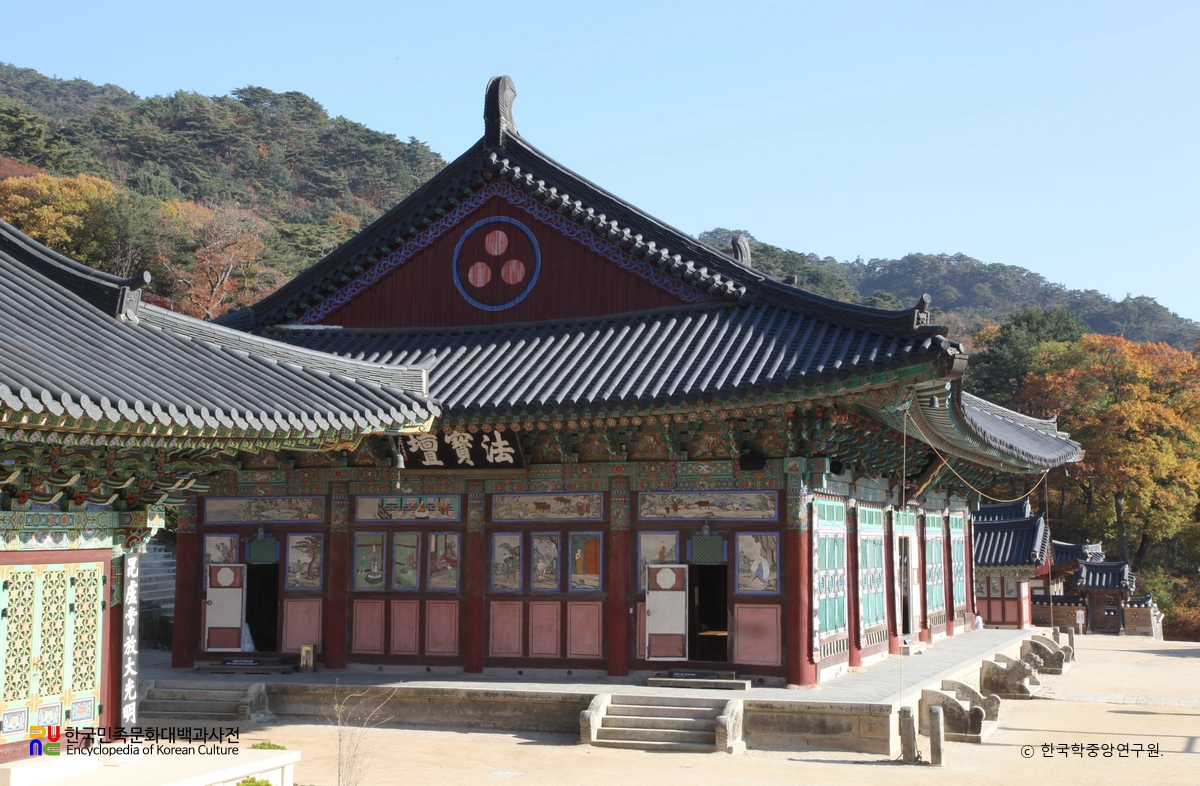 합천 해인사 대적광전 좌측면