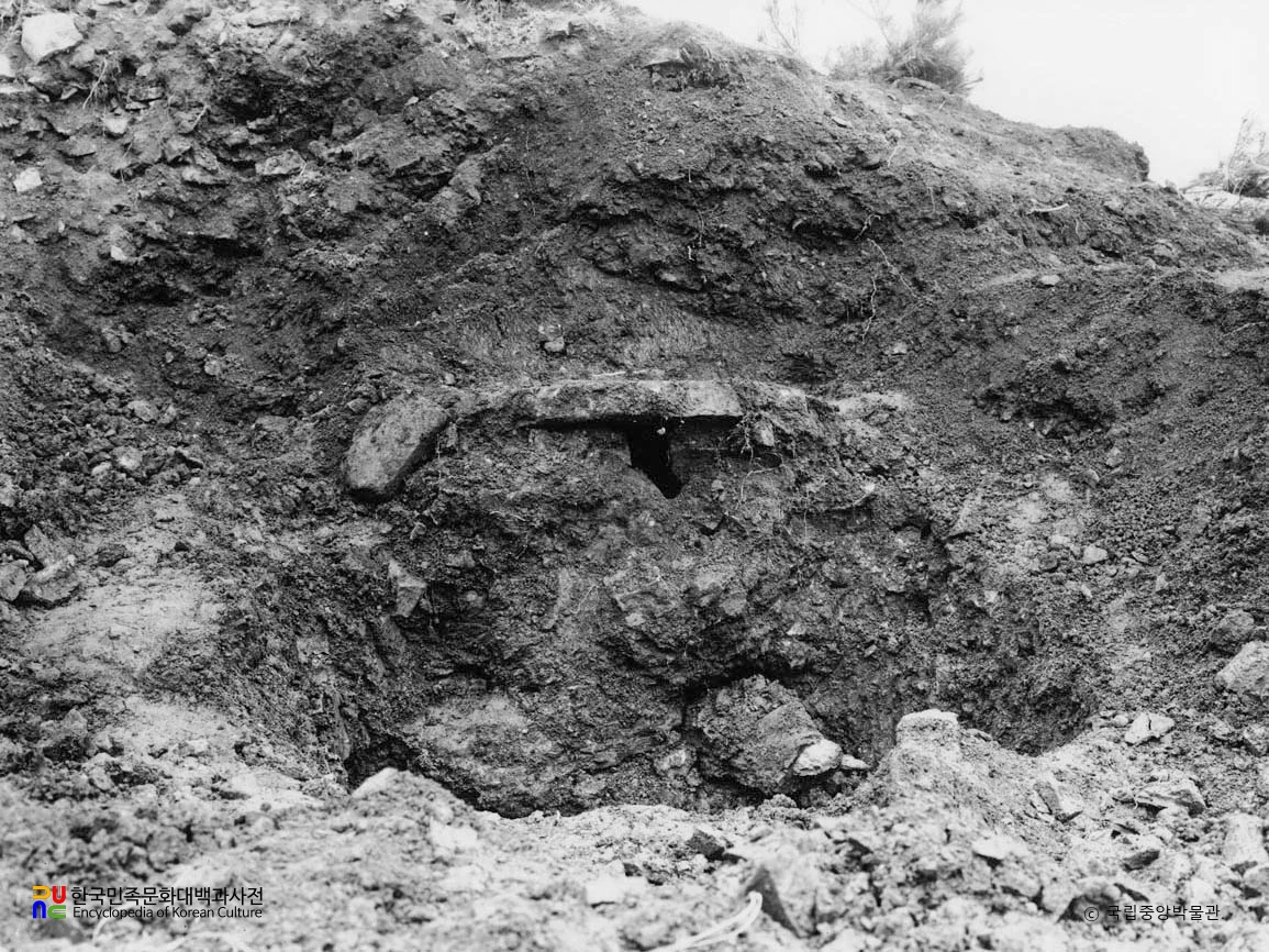 고령 지산동 고분군 중 22호분 석실 남면 일부