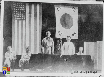 존 하지(John R. Hodge)