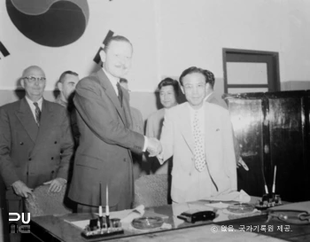 유완창(兪莞昌)　/　초대 부흥부 장관 (활동 모습)