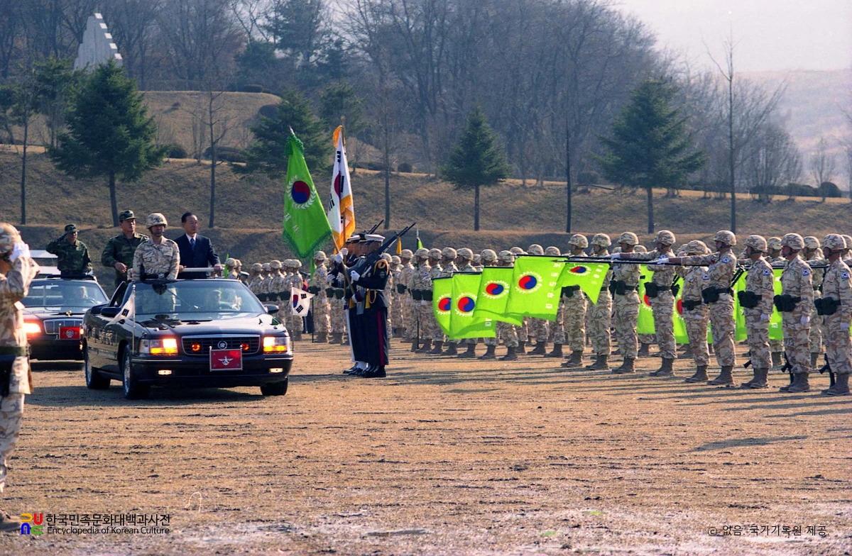 자이툰 부대(이라크 평화·재건 사단)　/　창설식(사열)