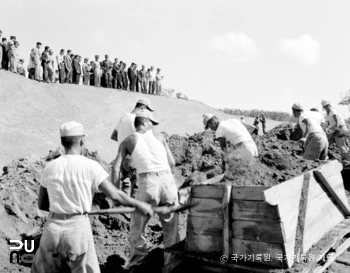 국토건설단　/　작업 현장 (박정희 의장 시찰)