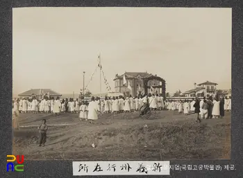 순종 서북순행 사진첩(사진)　/　13_신의주 행재소 앞