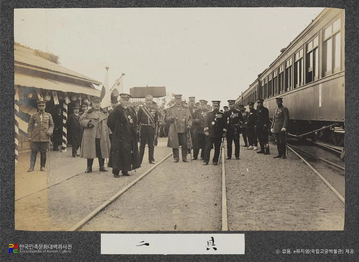 순종 서북순행 사진첩(사진)　/　32_정주역의 이토히로부미