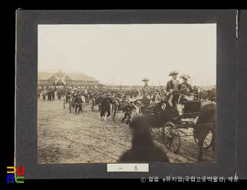 순종 서북순행 사진첩(사진)　/　05_평양역 앞