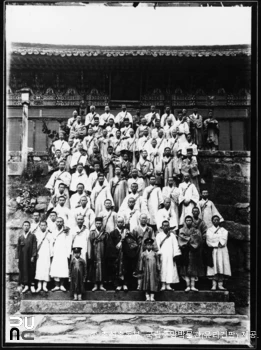 국립중앙박물관 소장 유리건판　/　경남 합천 해인사 승려