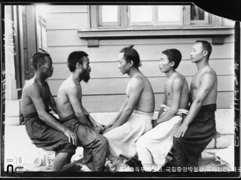 조선인 신체 측정 사진　/　원산 백정 남자 측면 체격측정