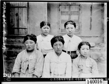 조선인 신체 측정 사진　/　제주도 여자 체격측정