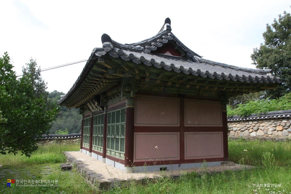 함안 칠원향교 중 대성전 우측면