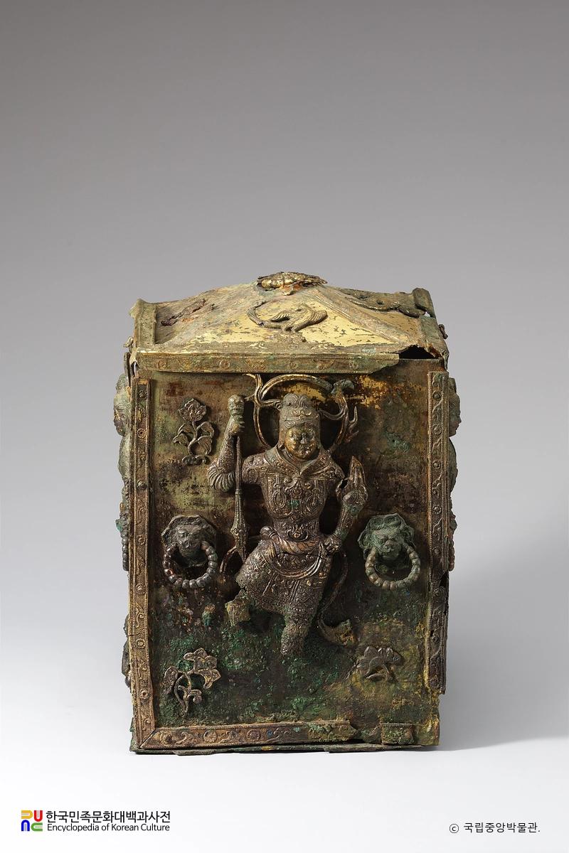 감은사지 서삼층석탑 사리장엄구 중 금동사리외함 사천왕상(서)