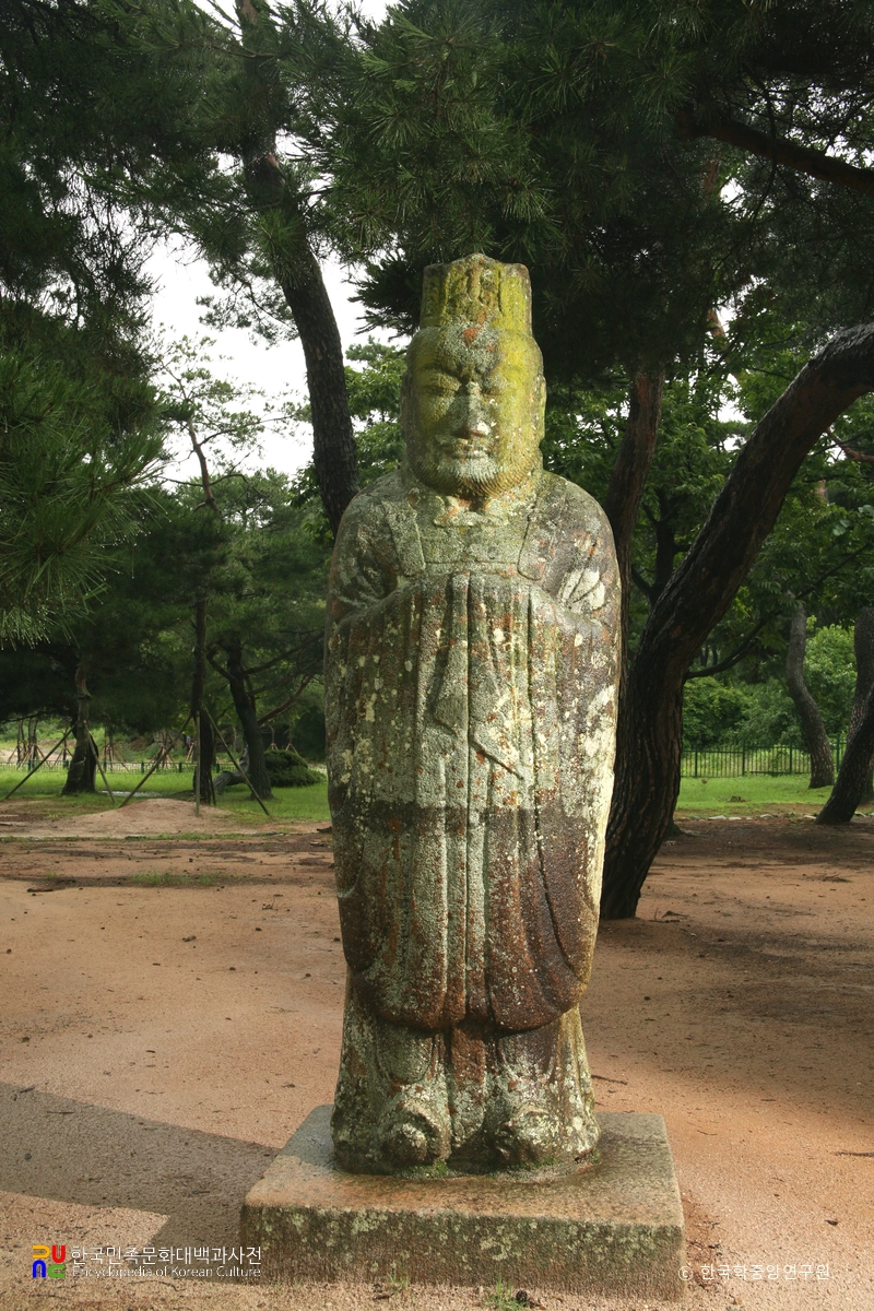 경주 괘릉석상 및 석주 일괄 중 문인상