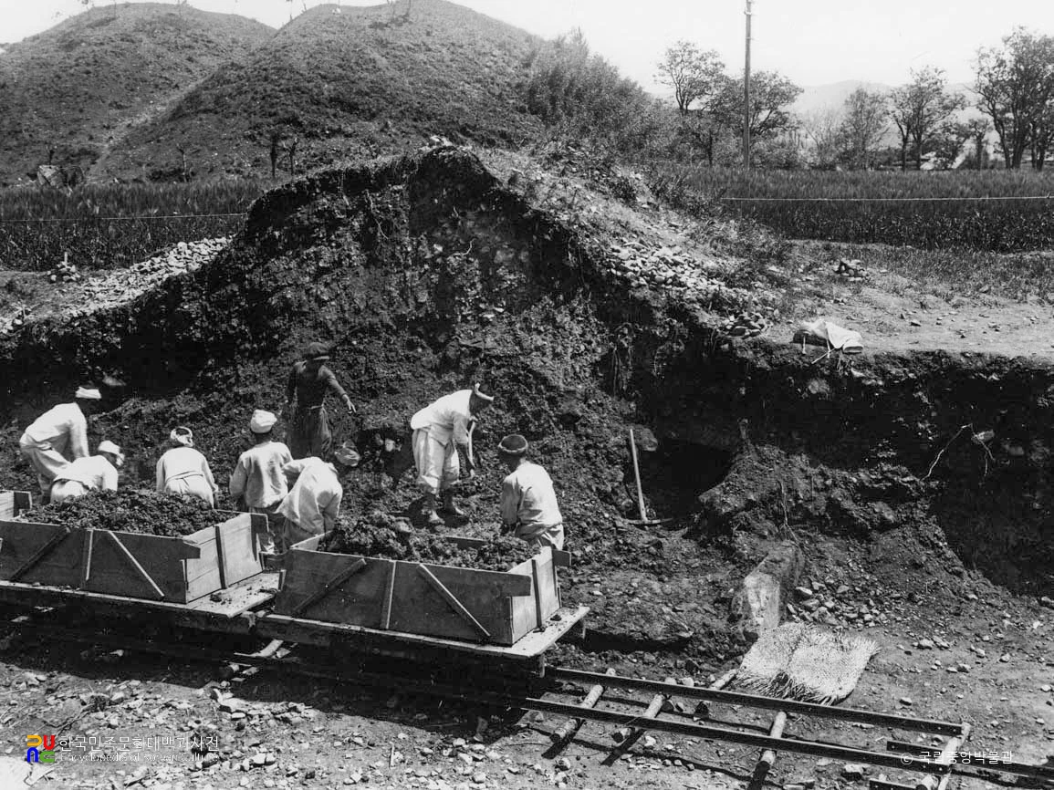 경주 대릉원 일원 중 황남동 고분군 을분 발굴 모습