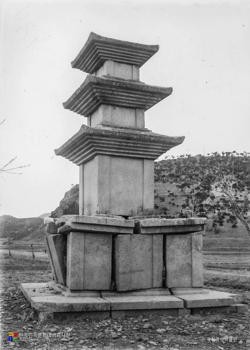 청도 봉기동 삼층석탑 남서면