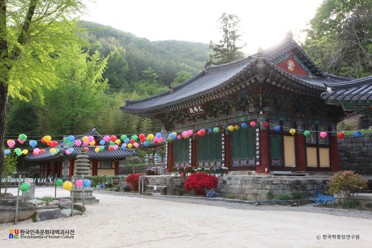 진주 응석사 대웅전 우측면