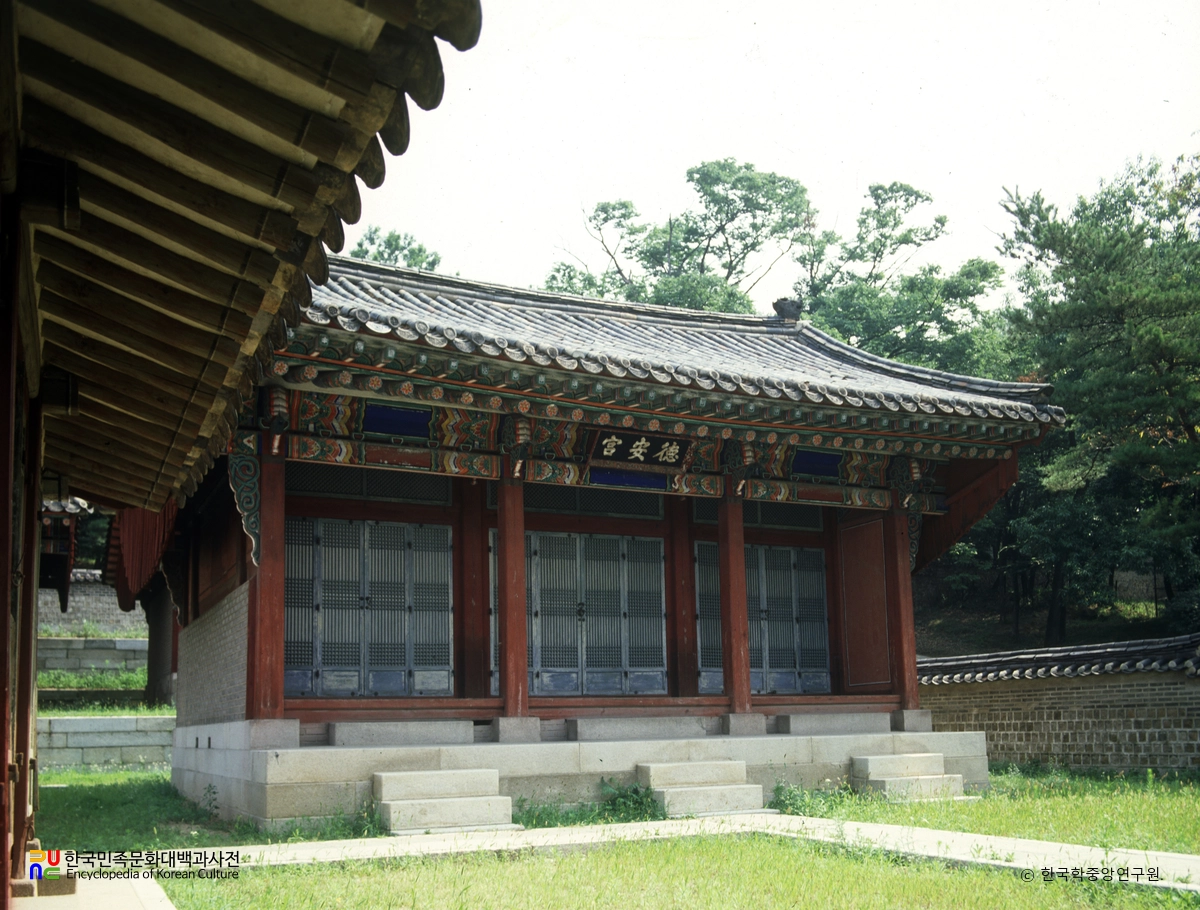 서울 육상궁 덕안궁 정측면