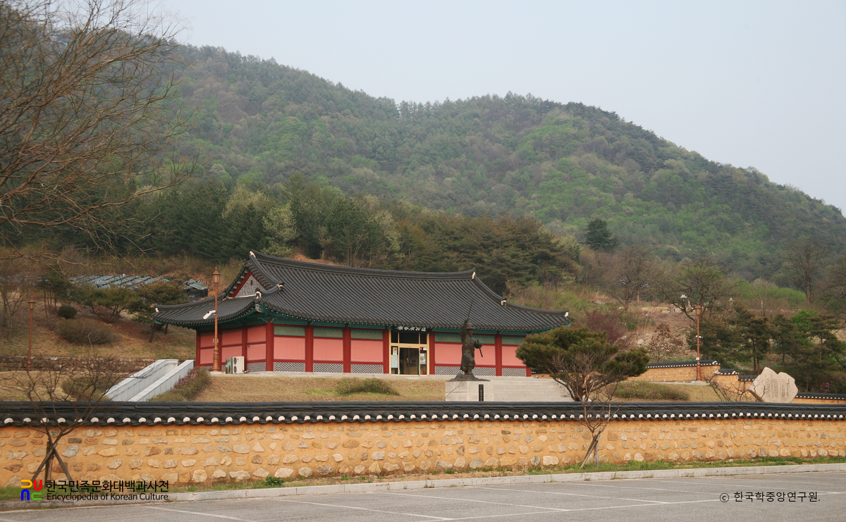 문경 운강이강년기념관