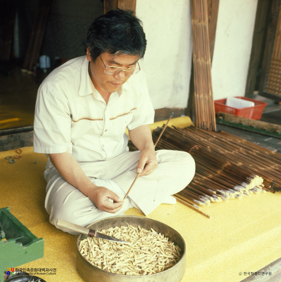 화살 제조공정 / 10 오뉘 끼우기