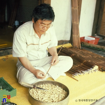 화살 제조공정 / 10 오뉘 끼우기