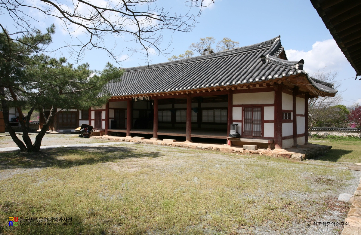 장성향교 명륜당 측면