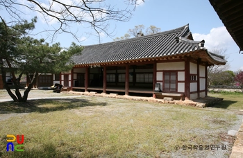 장성향교 명륜당 측면