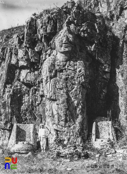 경주 서악리 마애석불상