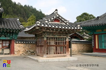 장수 정충복 비 비각 정측면