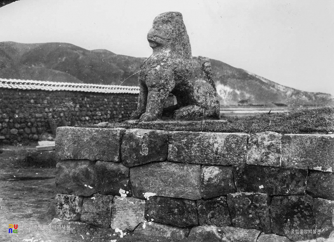 경주 분황사 모전석탑 중 기단 서북쪽 석사자 보수 후 우측면