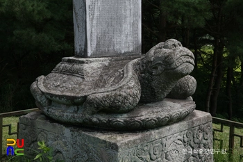 구례 윤문효공 신도비 중 귀부 정측면