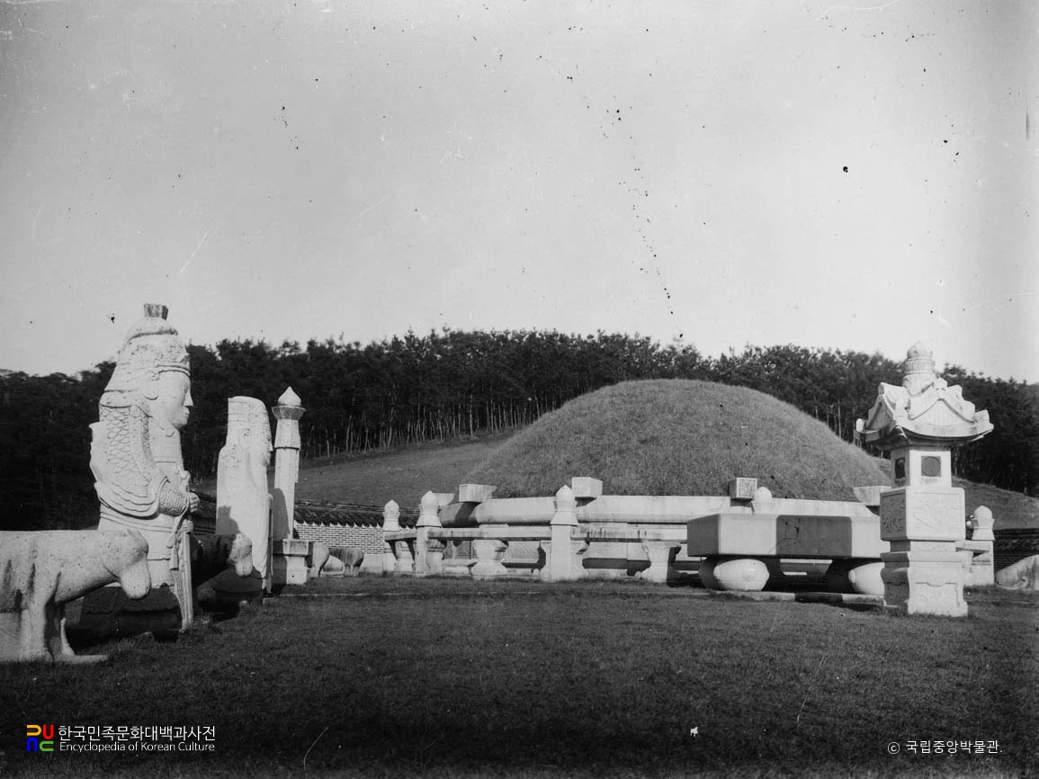 남양주 홍릉과 유릉 중 홍릉 정측면