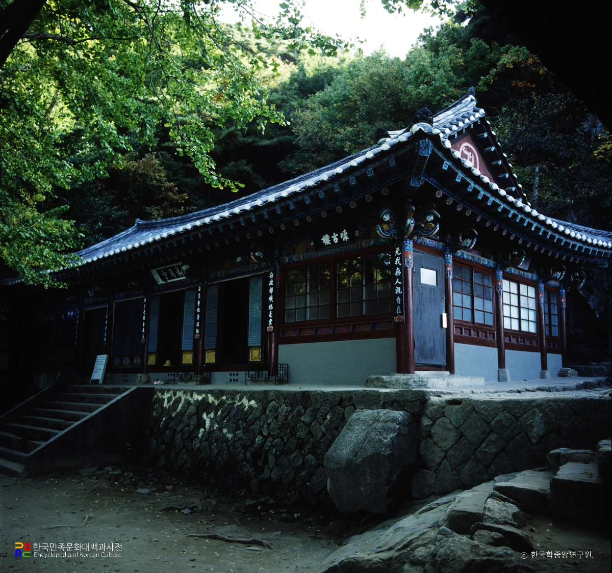 부여 고란사 정측면