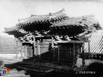 영흥향교 삼문 배면