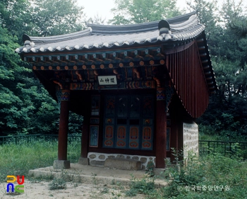 남양주 덕릉마을 산신각 정측면