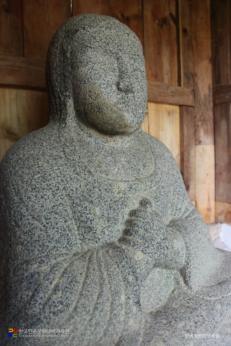 진주 용암사지 석불 좌측면