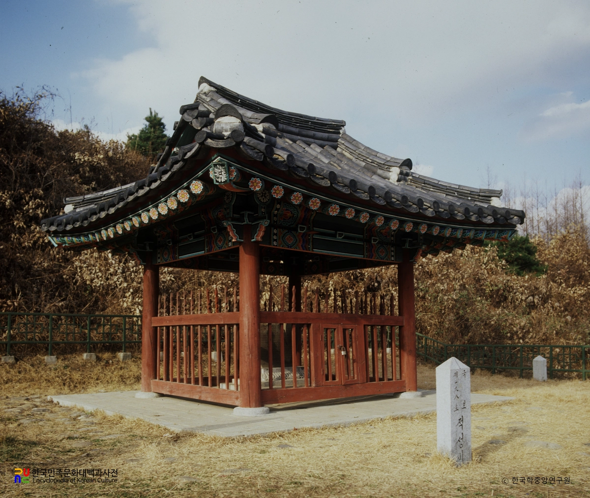 단양 신라 적성비각 정측면