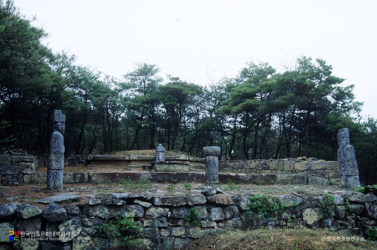 진양 효자리 조선조 팔각형 고분군